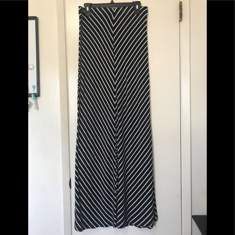 Black and white maxi skirt